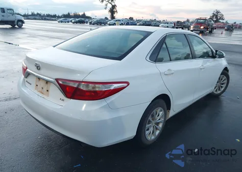 2016 Toyota Camry Le z USA, uszkodzony, nr VIN 4T4BF1FK9GR534382